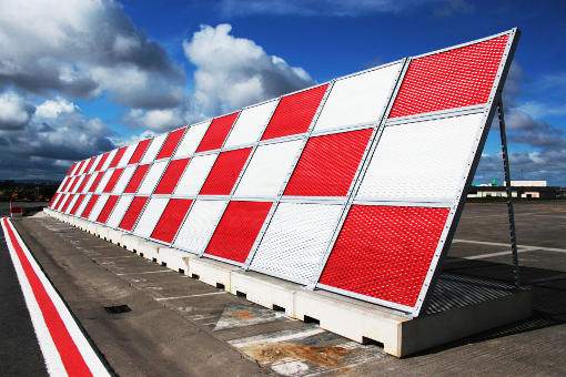 Mesh type Jet Blast Barrier ändrar riktningen på utblåset från jetmotorer