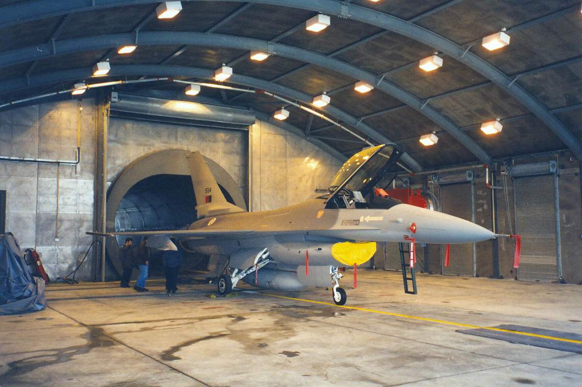 äldre stridsflyg testas i hush-hus byggt av IAC