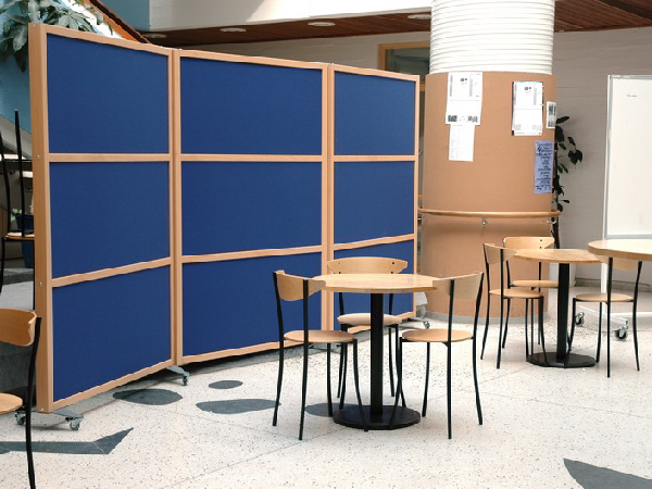 Stor kontor bullerskärm som lämpar sig för kontor, skolor och matsalar