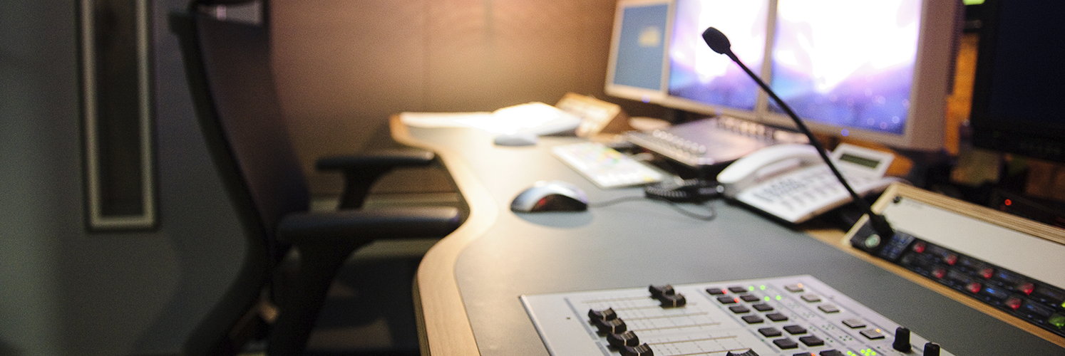 Ljudstudio med kontrollpanel - helt vibrationsisolerad från övriga byggnadsdelar